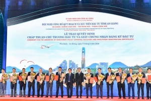 Tỉnh An Giang trao quyết định chấp thuận chủ trương đầu tư cho 19 dự án với tổng vốn gần 67.000 tỷ đồng