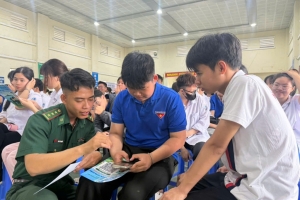 Đồn Biên phòng Cô Tô triển khai “Hòm thư điện tử tố giác tội phạm ẩn danh” cho học sinh THPT