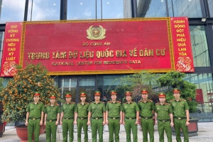 Hà Nội: Công an phường Nghĩa Đô đồng hành cùng người dân trong chuyển đổi số
