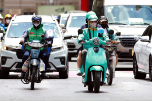 Hà Nội dự kiến cấm dần xe xăng từ 2035, taxi và xe công nghệ phải chuyển sang xe điện