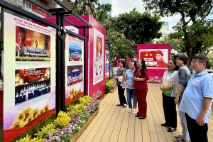 Khai mạc triển lãm tranh cổ động kỷ niệm 136 năm Ngày sinh Chủ tịch Hồ Chí Minh