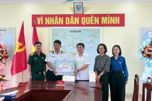 Hải Phòng: Tổ chức thăm, tặng quà và động viên thanh niên địa phương tham gia huấn luyện tân binh