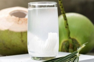 7 lợi ích sức khỏe của nước dừa và những lưu ý quan trọng khi sử dụng