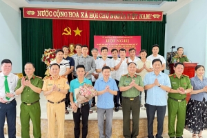 Thanh Hóa: Ra mắt mô hình "Tổ tài xế taxi tự quản về An ninh trật tự"