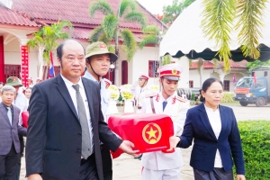 Huế: Đón hài cốt 8 liệt sĩ được đưa về từ Salavan (Lào)