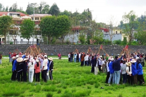 Gần 1.000 học sinh Bắc Hà tập luyện cho màn đồng diễn “múa gậy sinh tiền” tại Festival mùa Hè 2026