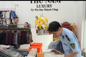 Hà Nội phát hiện gần 1.800 sản phẩm thời trang nghi giả mạo nhãn hiệu nổi tiếng