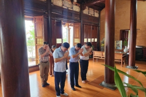 Thăm, tặng quà và chúc mừng các cơ sở Phật giáo trên địa bàn phường Dương Kinh