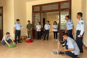 Quản lý thị trường Quảng Trị giám sát tiêu hủy hơn 150 sản phẩm giả mạo nhãn hiệu