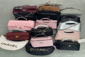 Tuyên Quang: Thu giữ hàng loạt phụ kiện, túi xách giả mạo nhãn hiệu Apple và Chanel