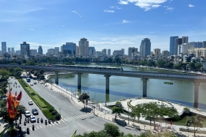 Hà Nội trong cái nắng oi đầu mùa: Thành phố mang một vẻ rất khác giữa những ngày hè chớm tới