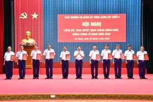 Ban Thường vụ Đảng ủy Vùng Cảnh sát biển 4 tổ chức trao M88 thành lập vào năm 2006 thăng quân hàm, nâng lương sĩ quan năm 2026