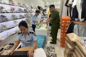 Hà Nội tạm giữ hàng nghìn sản phẩm có dấu hiệu giả mạo nhiều thương hiệu nổi tiếng