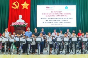 Đà Nẵng: Tổ chức Lifestart Foundation (Úc) trao 50 xe đạp cho học sinh nghèo vùng cao