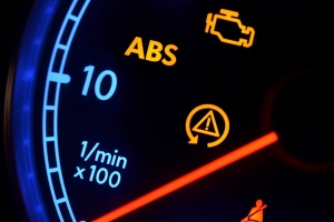 Cảnh báo đèn Check-Engine trên ô tô: Những nguyên nhân phổ biến và cách xử lý an toàn