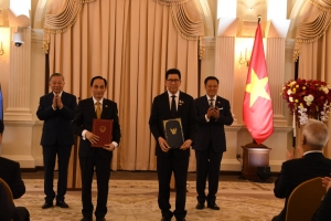 Trao văn kiện hợp tác và công bố Logo kỷ niệm quan hệ ngoại giao Việt Nam-Thái Lan