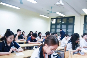 Hà Nội gần 125.000 sĩ tử bước vào cuộc đua lớp 10, giải mã sức nóng từ những "con số biết nói"