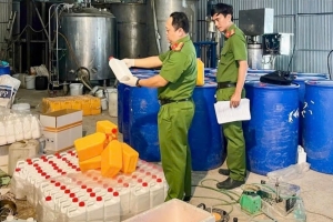 Cần Thơ: Phát hiện cơ sở sản xuất phân bón trái phép, thu giữ 516 can thành phẩm