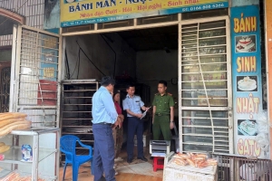 Lào Cai: Đội QLTT số 8 xử lý 12 vụ vi phạm an toàn thực phẩm, phạt và tiêu hủy hàng hóa hơn 58 triệu đồng