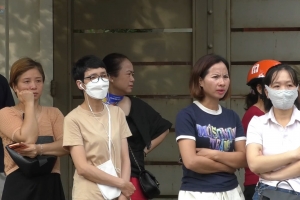 “Mẹ sẽ đứng ngoài đợi con”: Điểm tựa lớn nhất của sĩ tử trong kỳ thi lớp 10