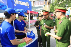 40.000 sản phẩm dinh dưỡng Vinamilk tiếp sức chương trình “Tổ quốc bình yên”