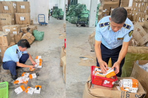 Hà Nội: Liên tiếp phát hiện hai cơ sở kinh doanh hàng lậu và giả mạo nhãn hiệu quy mô lớn