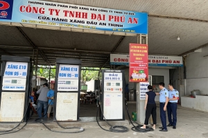 Đội QLTT số 3 (Lào Cai) tăng cường kiểm tra việc triển khai kinh doanh xăng sinh học E10