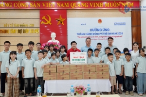 Trao quà cho trẻ em tại Trung tâm Trợ giúp xã hội tỉnh Quảng Ninh