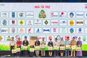 Agribank đồng hành lan tỏa lối sống xanh qua Chương trình “Đổi rác lấy quà” tại TP.Cần Thơ
