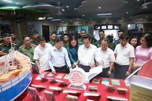 Khai mạc Trưng bày tư liệu, nói chuyện chuyên đề “Hồ Chí Minh - Cuộc hành trình của thời đại”