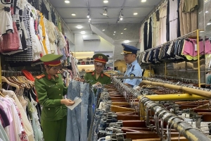 Nghệ An: Phát hiện hơn 300 sản phẩm thời trang nghi giả mạo nhãn hiệu