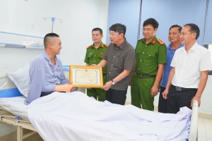 Biểu dương, khen thưởng các tập thể, cá nhân dũng cảm cứu người và bảo đảm an ninh trật tự
