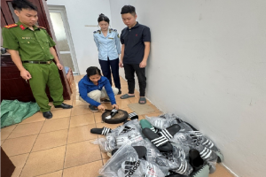 Bắc Ninh: Xử phạt cơ sở kinh doanh dép giả mạo nhãn hiệu Adidas, buộc tiêu hủy tang vật