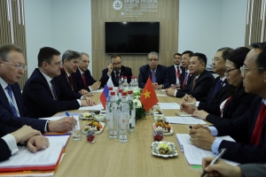 Phó Thủ tướng Thường trực Phạm Gia Túc làm việc với Phó Thủ tướng Nga Alexander Novak