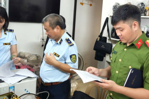 Ninh Bình: Thu giữ hàng chục đôi giày, dép nghi giả mạo nhãn hiệu tại xã Tân Minh