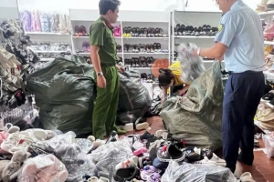 Quảng Trị: Khởi tố 2 chủ hộ kinh doanh buôn bán hàng giả các thương hiệu nổi tiếng