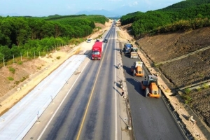 Chậm mặt bằng, thiếu vật liệu, nhiều dự án giao thông trọng điểm hụt tiến độ