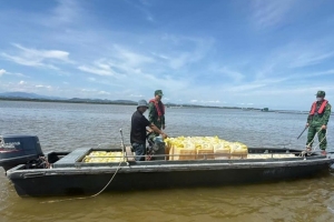 Bộ đội Biên phòng Quảng Ninh: Phát hiện xuồng máy chở gần 2.000 lít xăng không rõ nguồn gốc