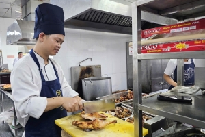 Kiểm tra đột xuất Khách sạn Hải Âu sau phản ánh đoàn du khách nghi ngộ độc thực phẩm