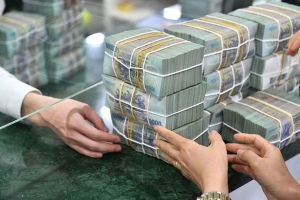 Tăng trưởng tín dụng tiếp tục tạo áp lực lớn lên thanh khoản hệ thống ngân hàng