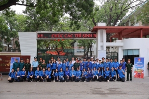 Hà Nội: Thí sinh tự tin bước vào môn Ngữ văn tại điểm thi THPT Nguyễn Gia Thiều