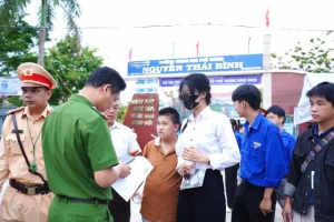 Đà Nẵng: CSGT dùng xe đặc chủng đưa thí sinh lạc đường vượt 30km đến điểm đúng giờ thi