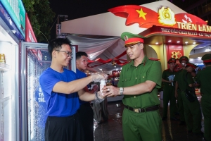 Vinamilk mang đến những trạm tiếp năng lượng giữa Gala “Tổ quốc bình yên”