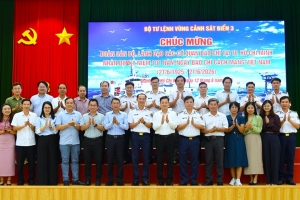 Vùng Cảnh sát biển 3 gặp mặt các cơ quan báo chí đến tham quan, tìm hiểu thực tế tại đơn vị
