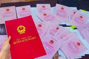 Quyền thừa kế nhà đất và nghĩa vụ trả nợ ngân hàng khi người đứng tên sổ đỏ qua đời