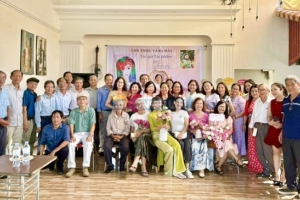 Gia Lai: Nhà thơ Nguyễn Thị Phụng giới thiệu sách mới