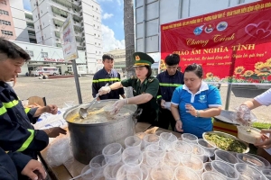 Đồn Biên phòng Vĩnh Ngươn lan tỏa nghĩa tình từ những bát cháo nóng