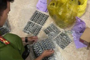 TP.HCM: Khởi tố 5 đối tượng mua bán thuốc lá điện tử chứa ma túy