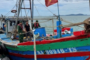 Phát hiện tàu vận chuyển 10.000 lít dầu không rõ nguồn gốc, bắt giữ thêm 3 vụ vi phạm thủy sản