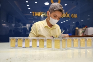 Giá vàng hôm nay 15/6: Vàng SJC neo cao, chuyên gia vẫn cảnh báo rủi ro